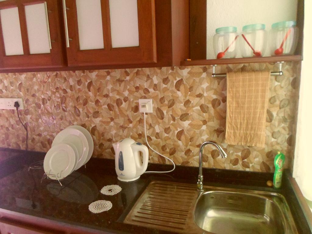 Nilas Guesthouse Hikkaduwa Pokoj fotografie