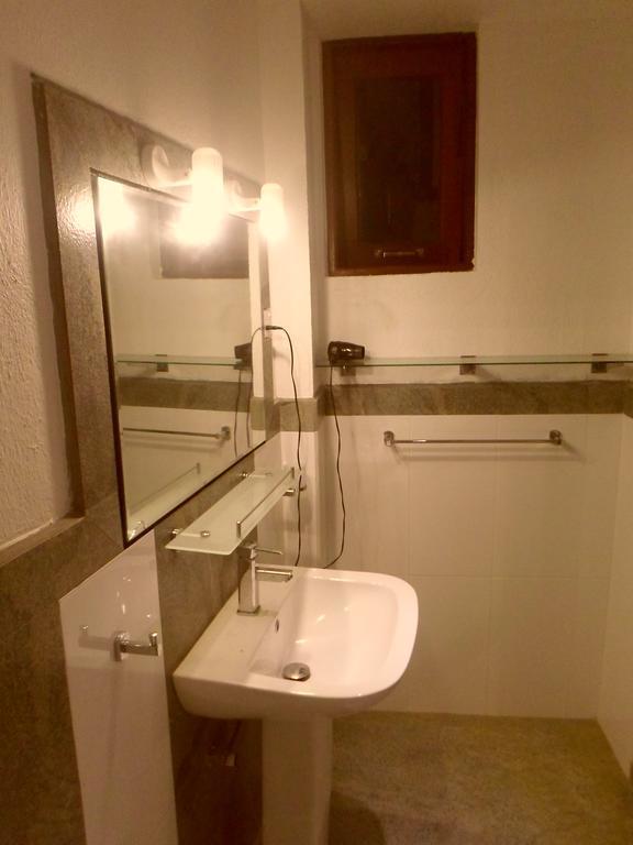 Nilas Guesthouse Hikkaduwa Pokoj fotografie