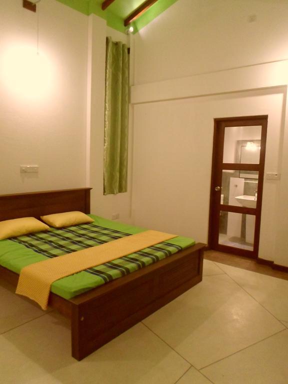 Nilas Guesthouse Hikkaduwa Pokoj fotografie