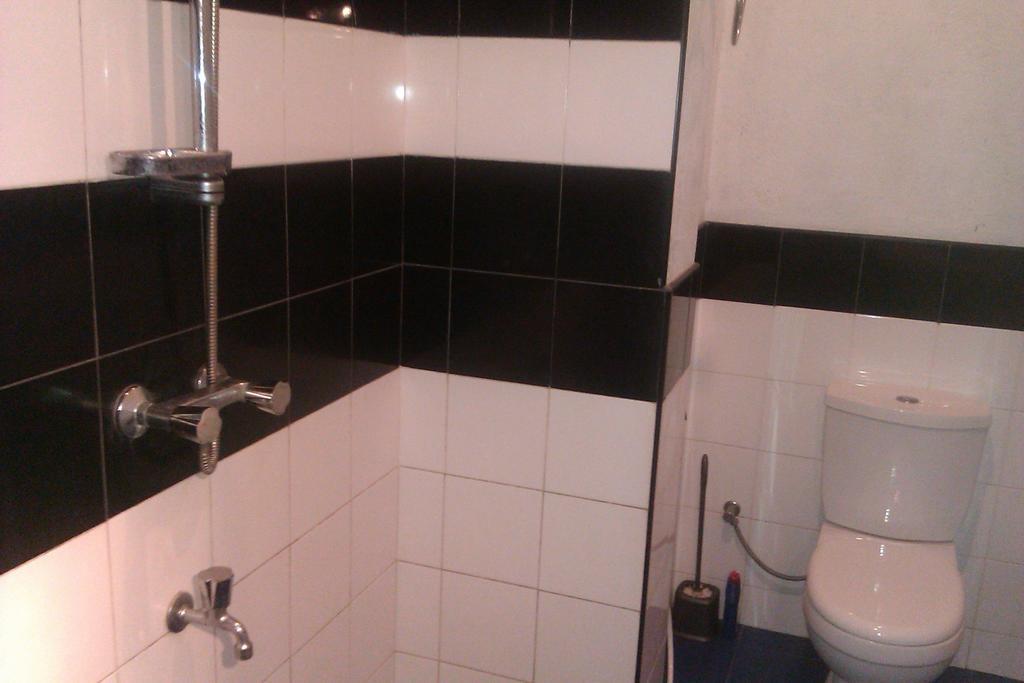 Nilas Guesthouse Hikkaduwa Pokoj fotografie