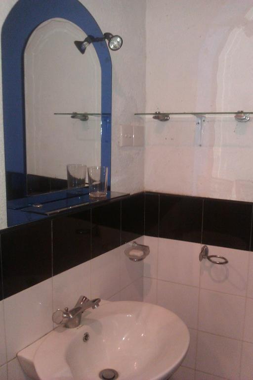 Nilas Guesthouse Hikkaduwa Pokoj fotografie