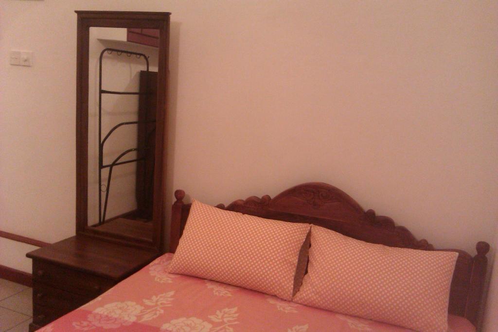 Nilas Guesthouse Hikkaduwa Pokoj fotografie